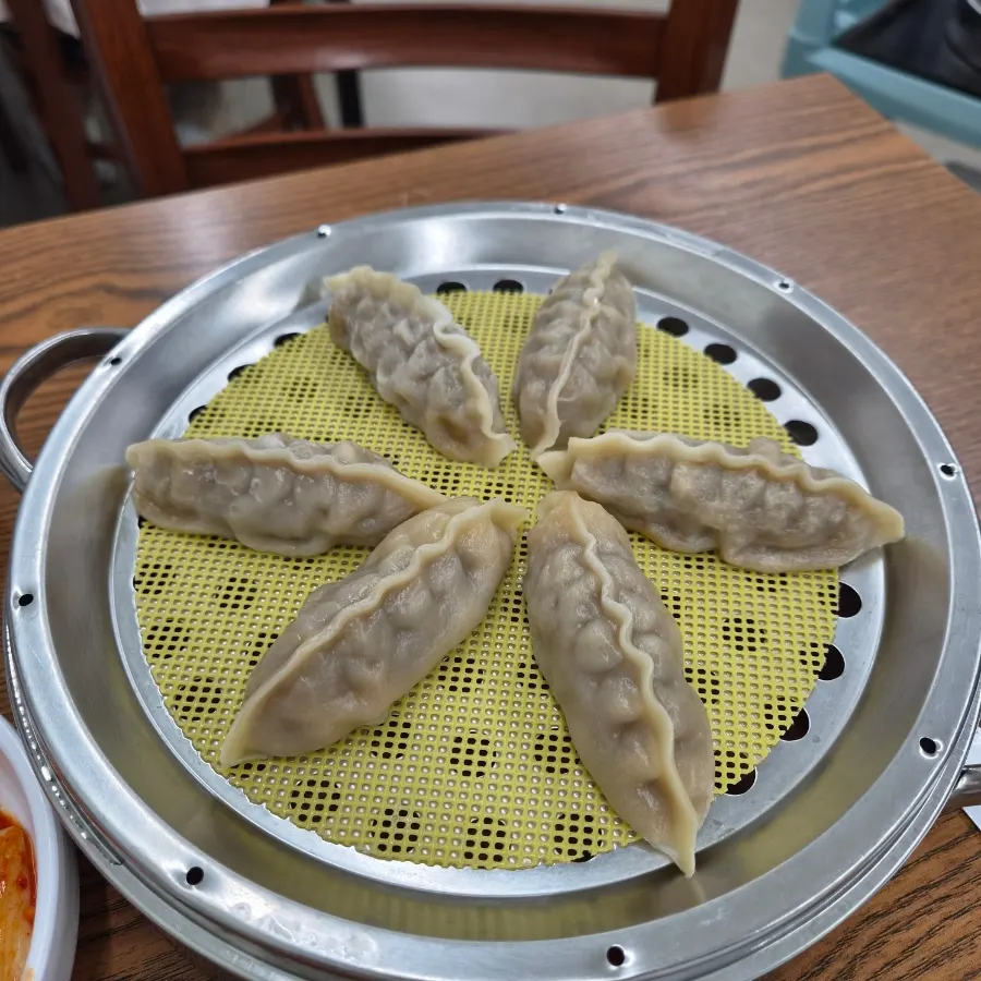 A full plate of free galbi mandu