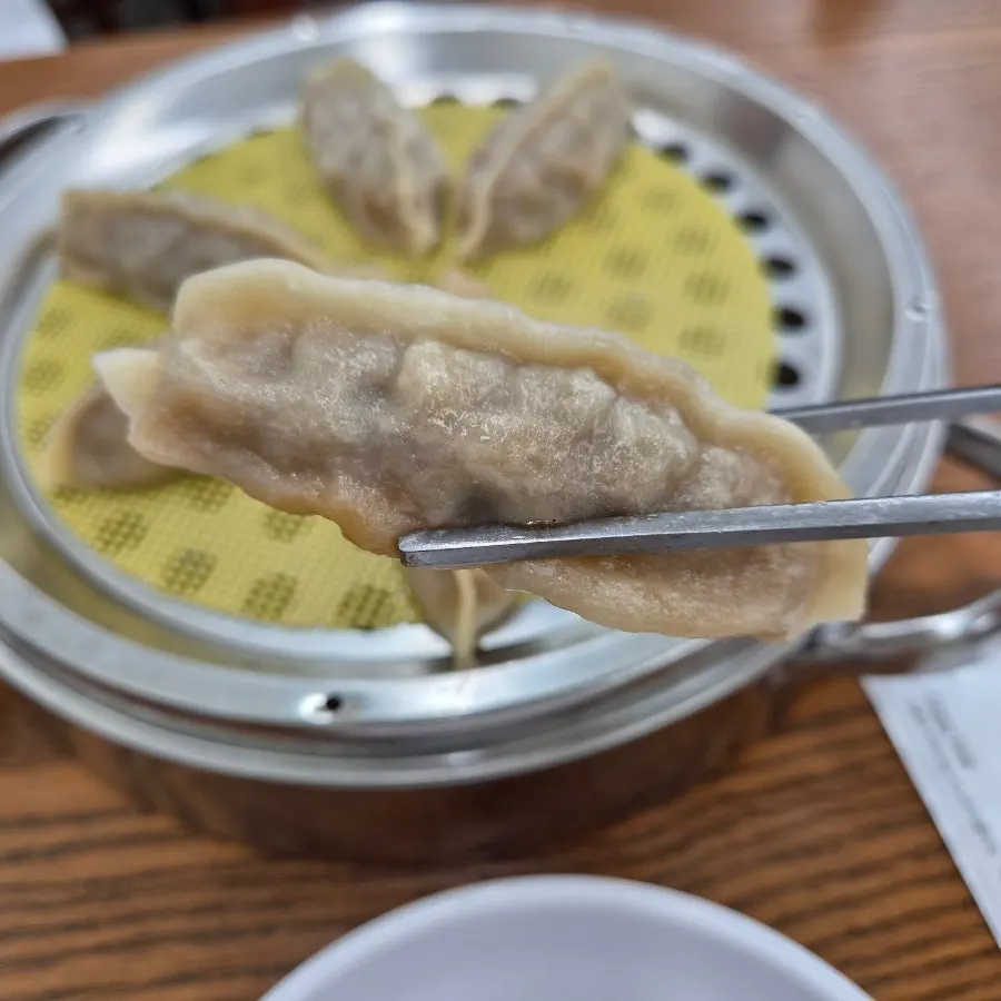 Six steaming galbi mandu dumplings