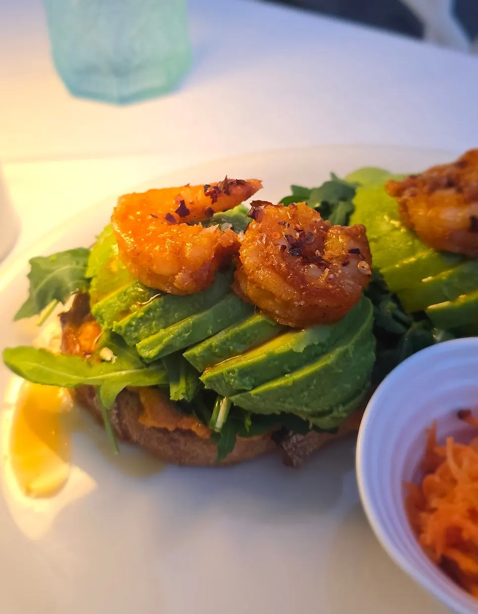 Sandwich with avocado and carrot râpée