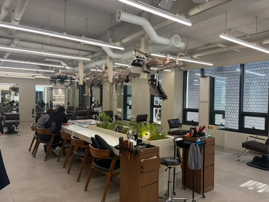Spacious, open treatment area inside Beorn Hair Cheongdam