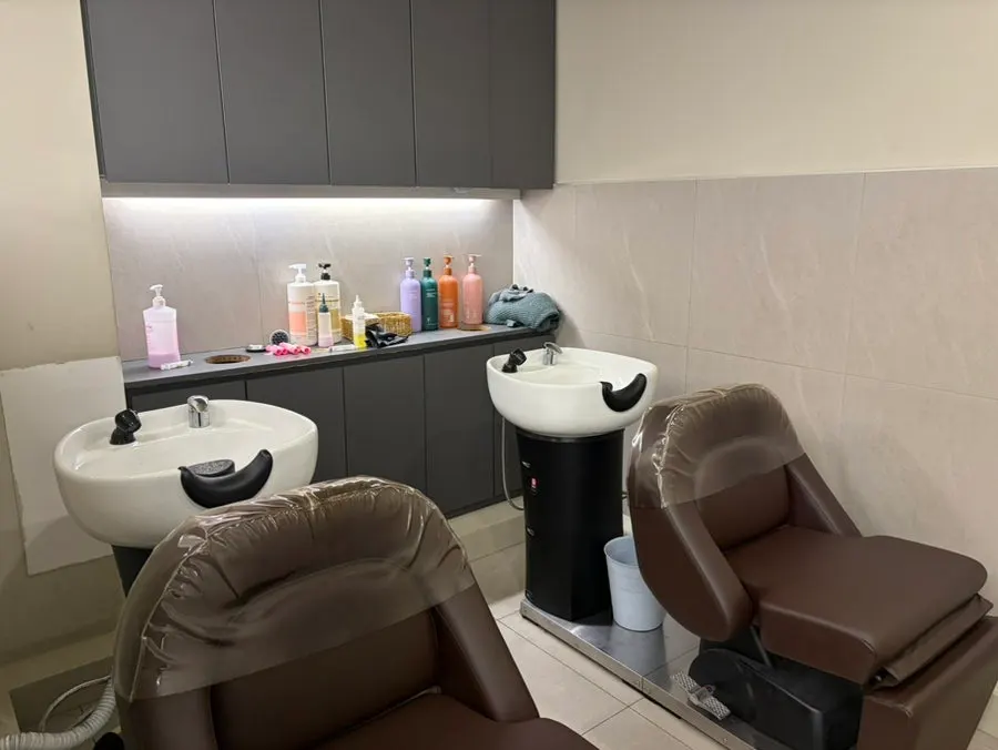 Removing surface residue after shampooing