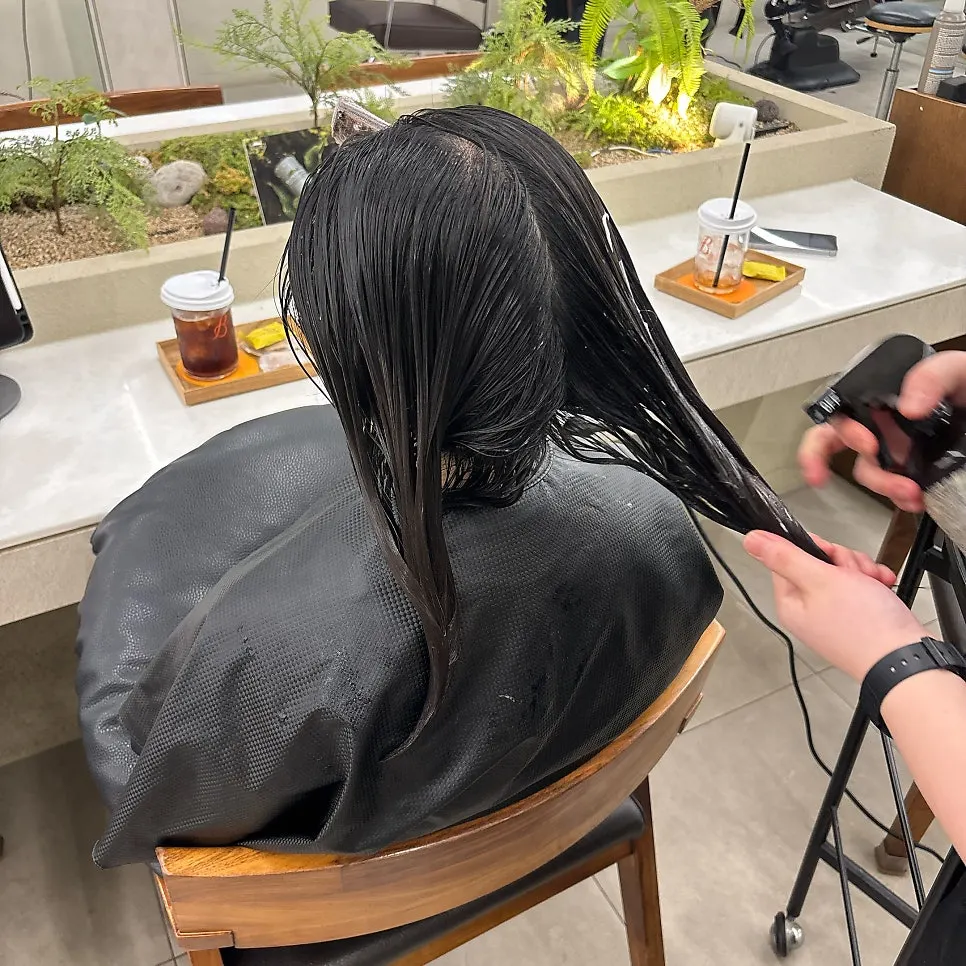 Hair clinic during the heat treatment stage