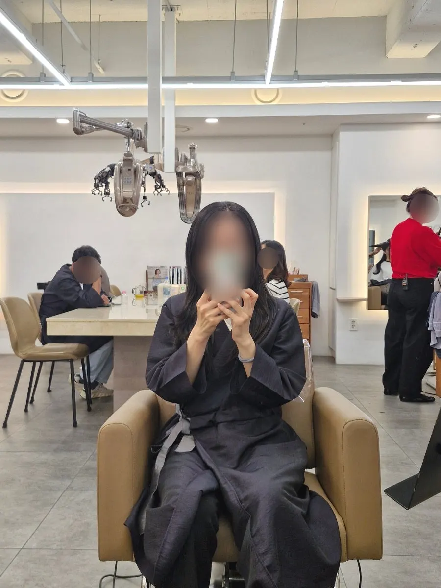 Mid-length hairstyle after the finished build perm