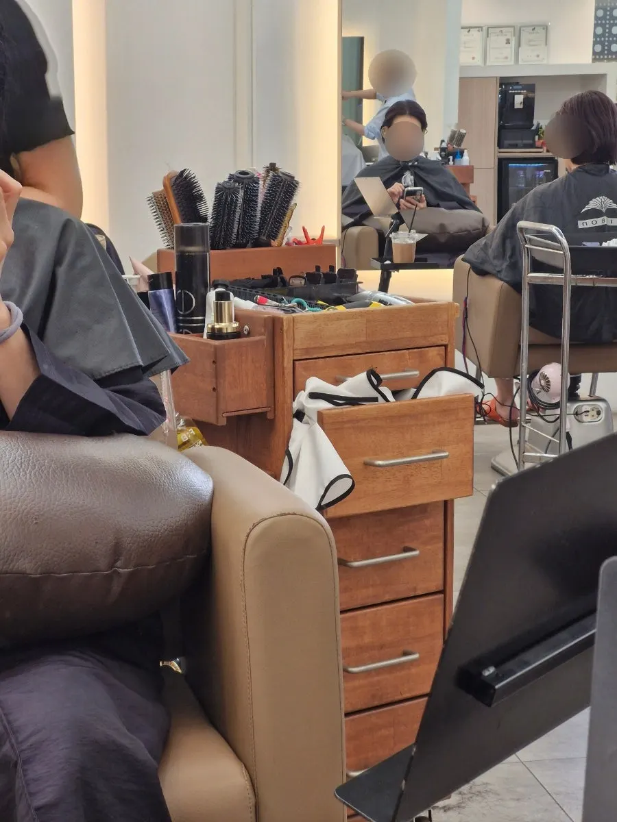 섹션을 나눠 연화제를 바르는 과정