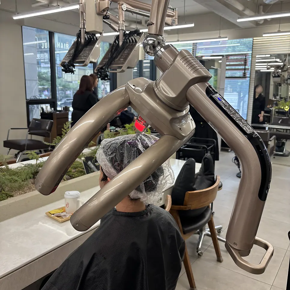 Applying high-molecular keratin protein to damaged hair