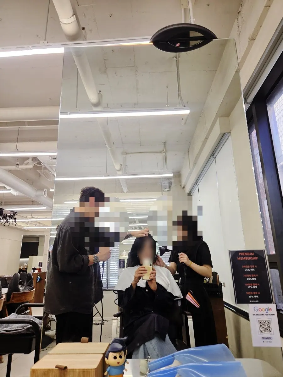 뿌리염색 후 차분해진 헤어스타일