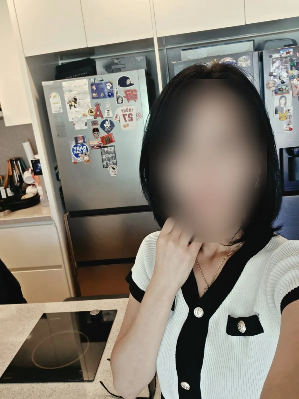 뿌리 정돈 후 얼굴 주변이 밝아진 헤어