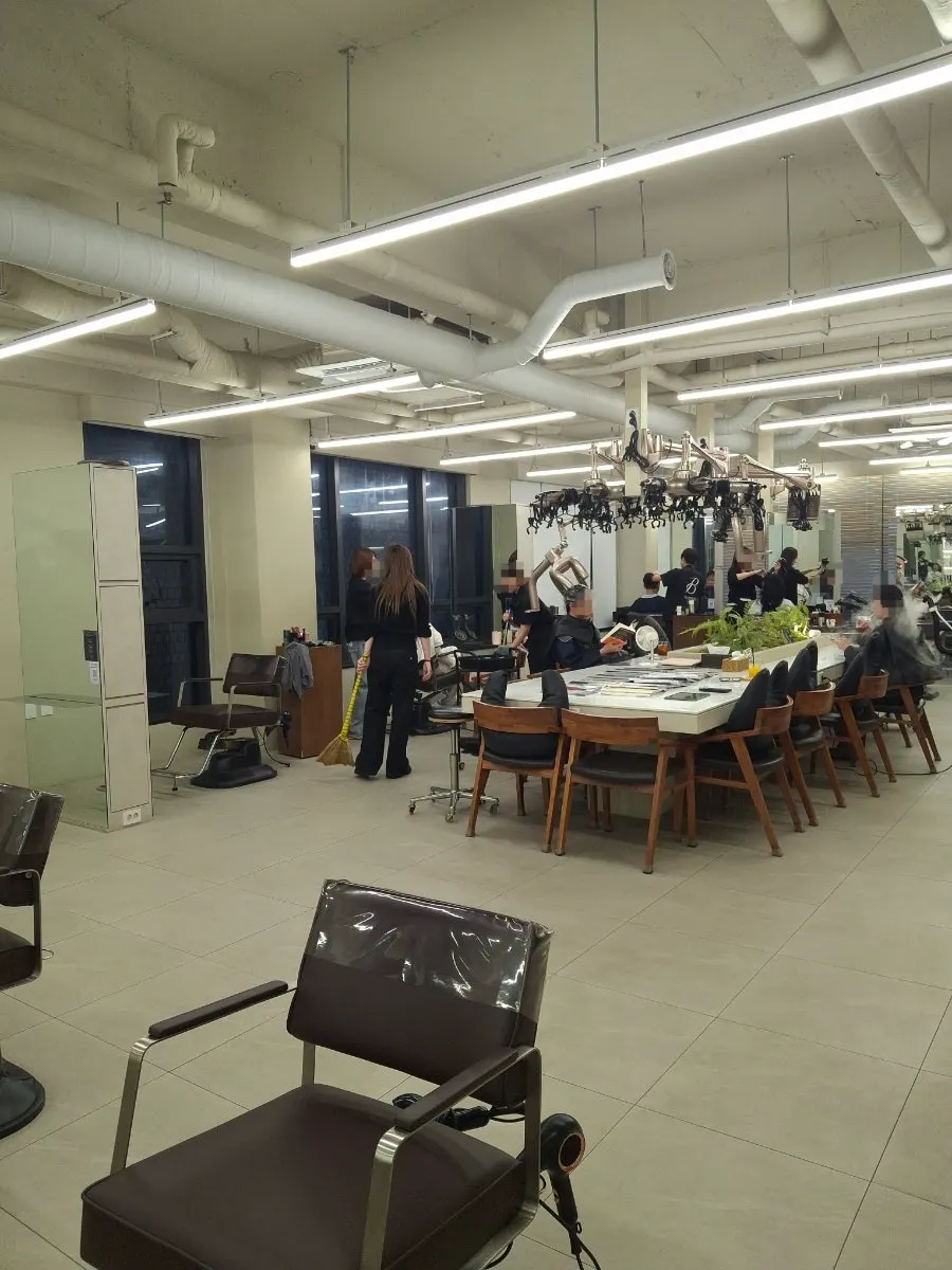 Interior and exterior atmosphere at Beorn Hair Cheongdam