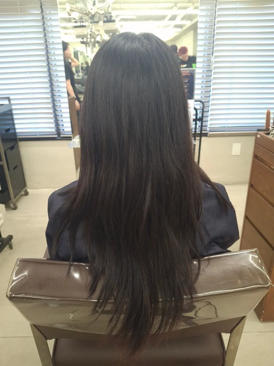 Checking the condition of damaged hair