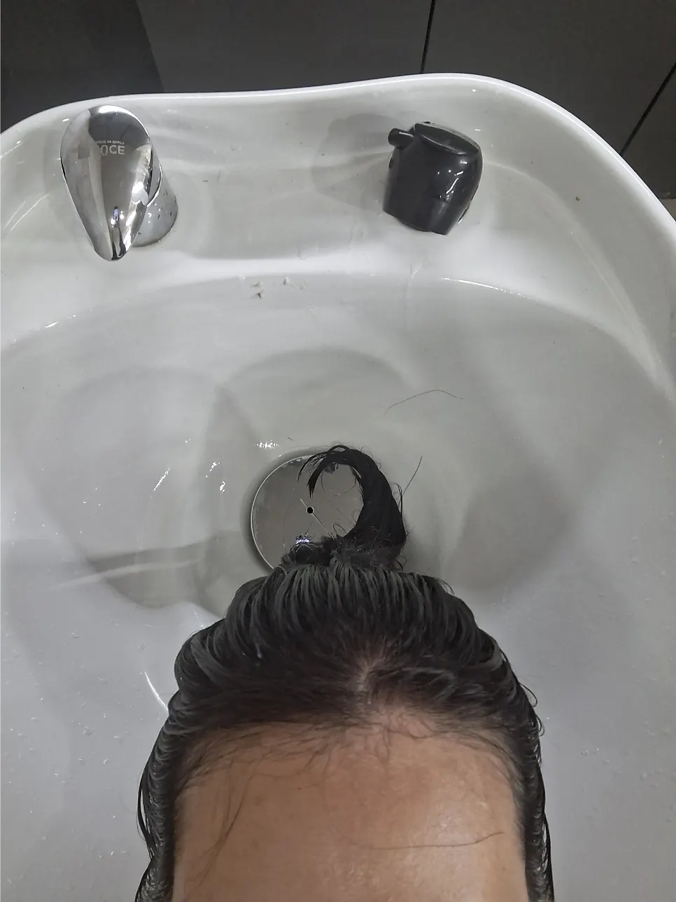 Applying a soothing pack for the scalp and hair