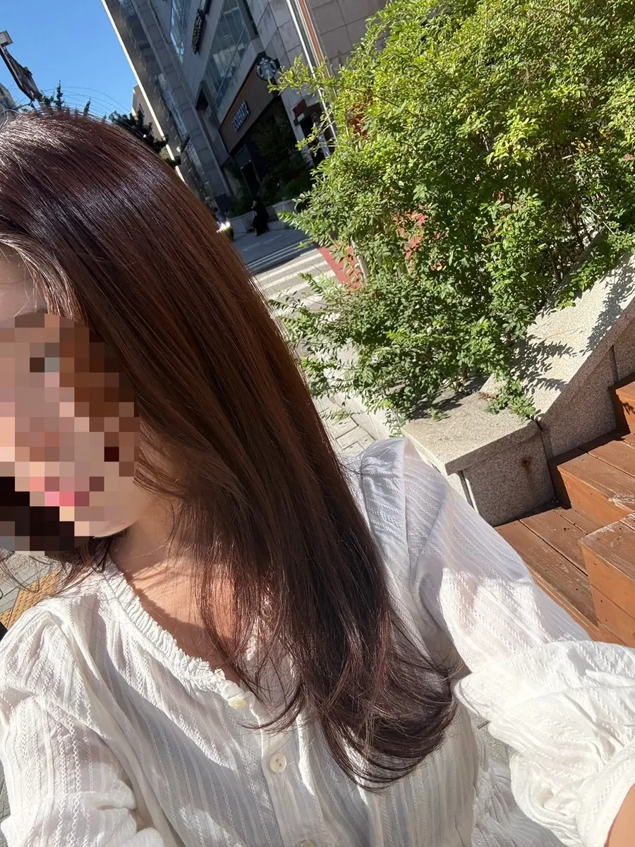 Glossy hair after the inner clinic