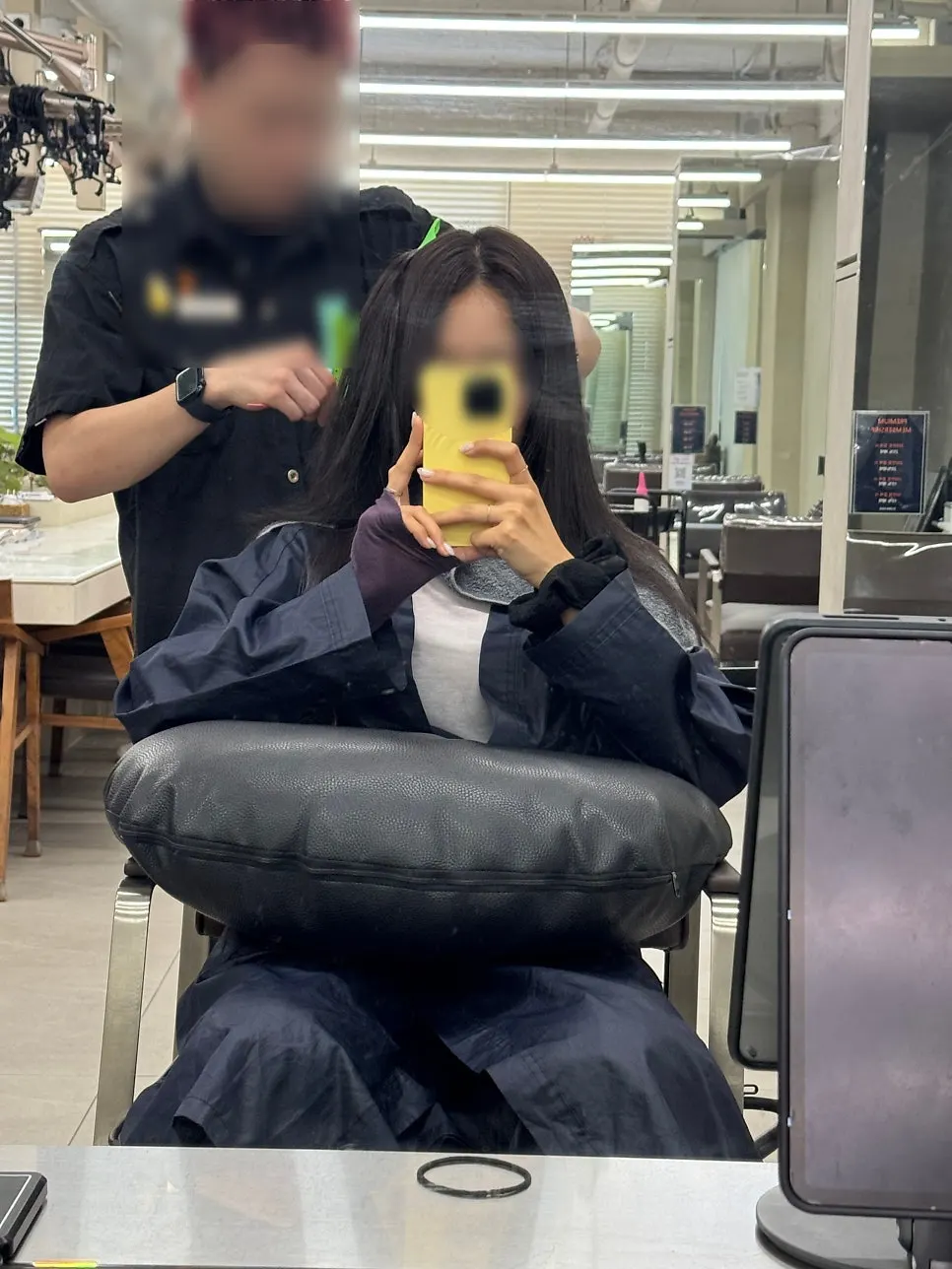 약 처리 후 차분해진 중간 과정 모발