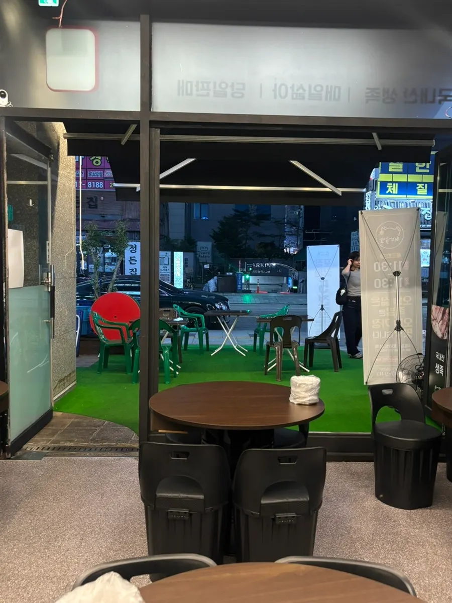 View of the jokbal restaurant seating area