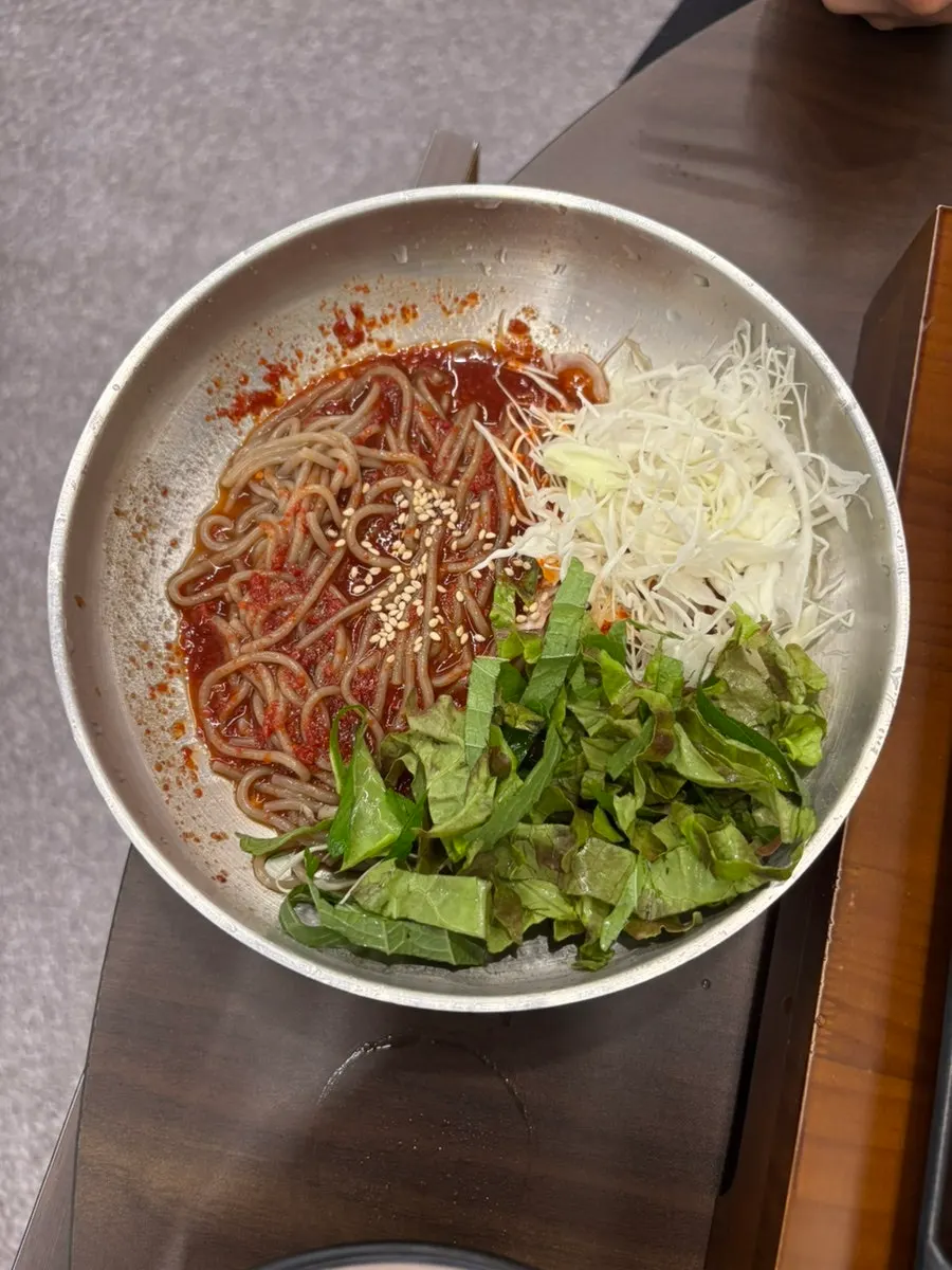 Tender jokbal meat being chewed