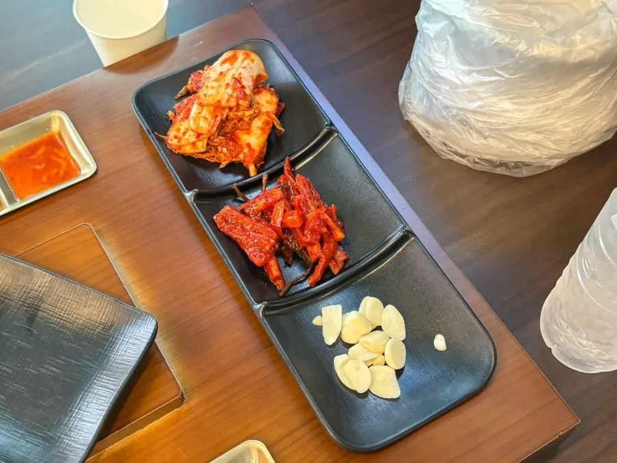족발 종류가 적힌 메뉴판 부분