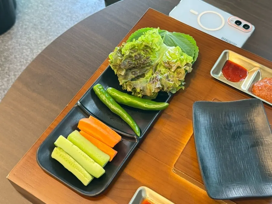 보쌈 메뉴가 표시된 메뉴판