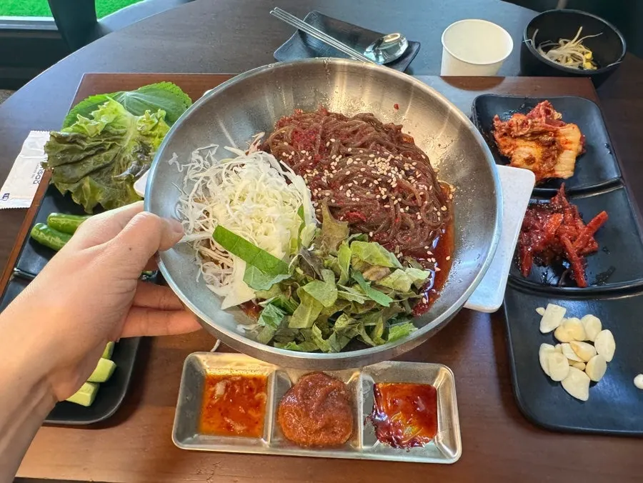 서비스로 나온 막국수