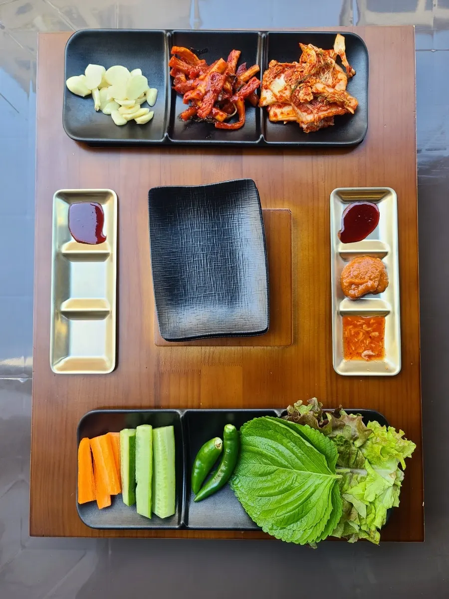 Photo of the meal in progress at Cheongdam Jokbal Gwanggyo Sanghyeon Branch