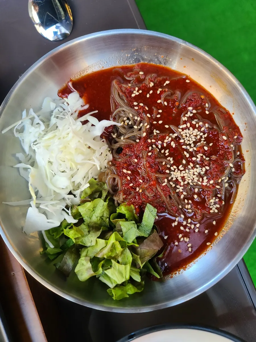 Photo of wrapping up the meal at Cheongdam Jokbal Gwanggyo Sanghyeon Branch