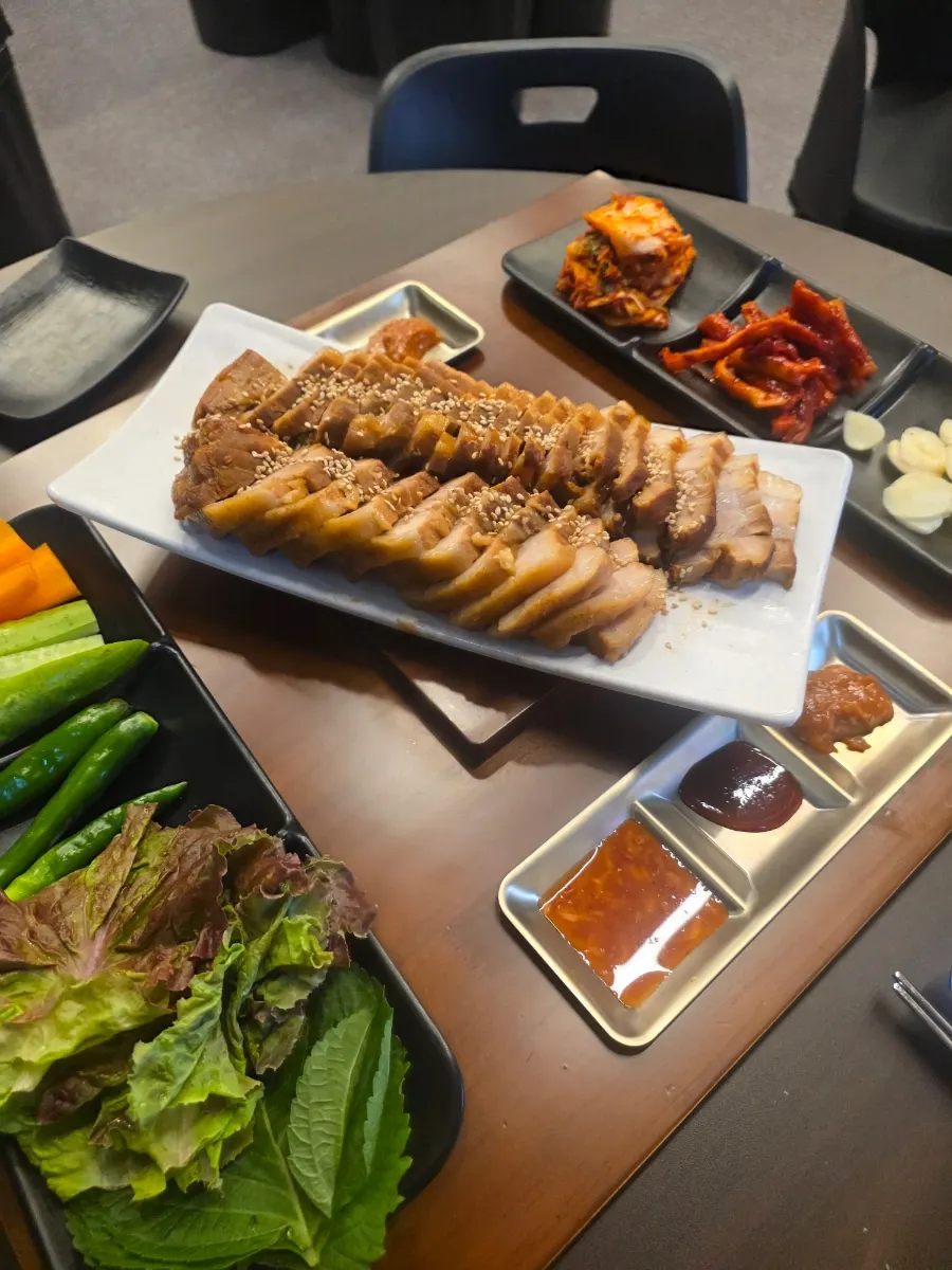 주문 후 나온 부드러운 보쌈 중