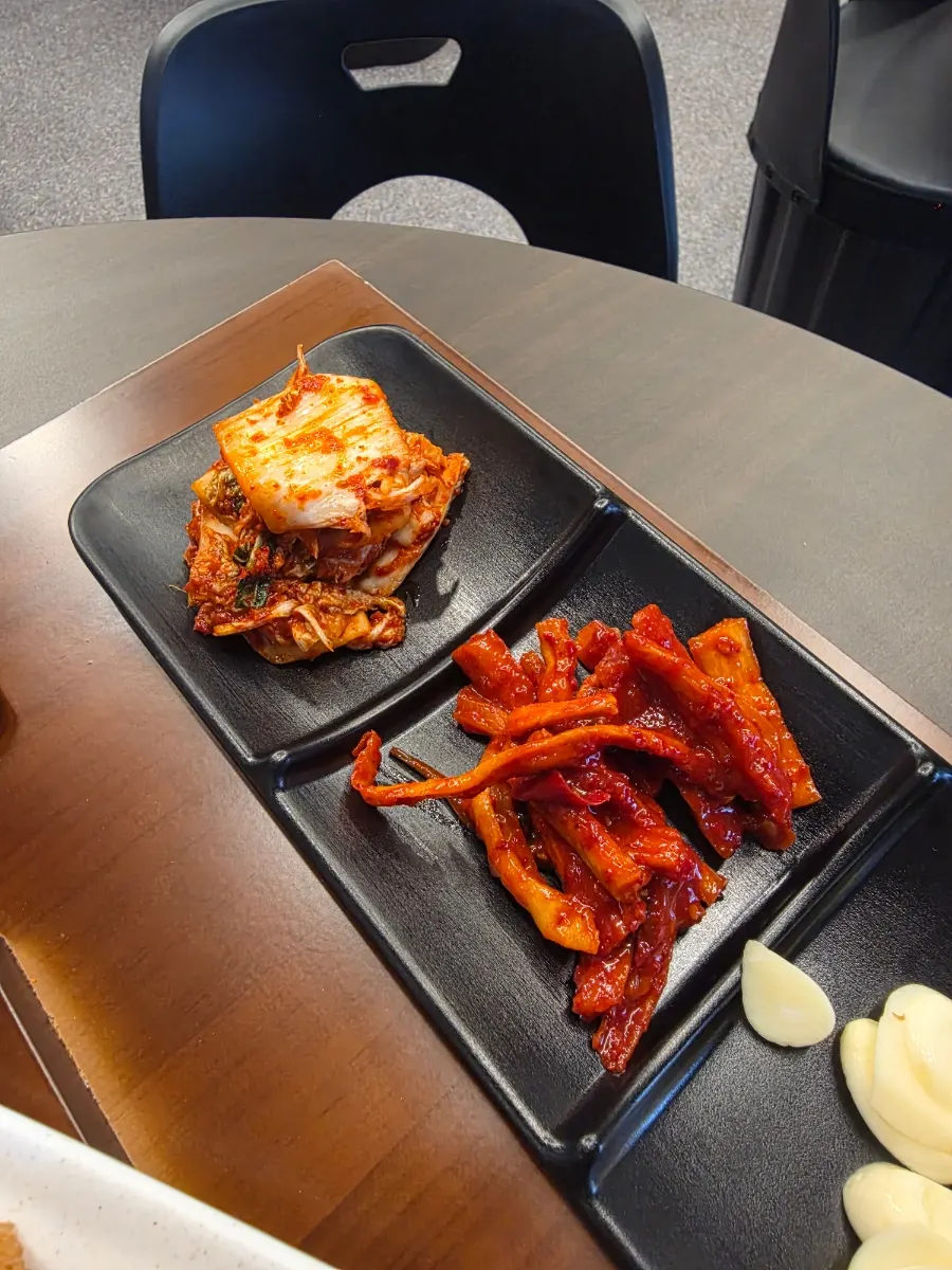 보쌈과 함께 나온 신선한 야채