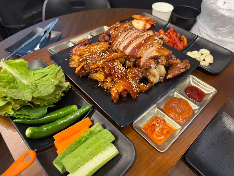 Moist domestic fresh jokbal meat