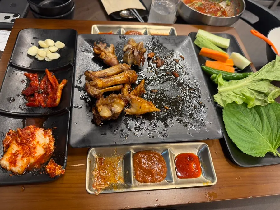 Table at Cheongdam Jokbal after the meal
