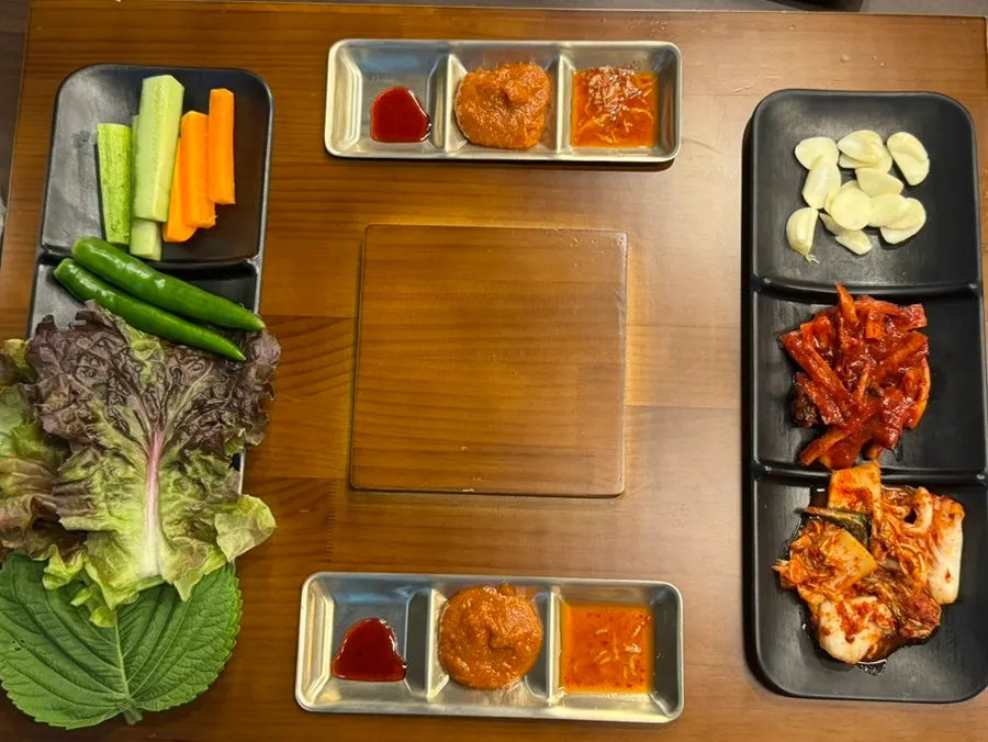 주문 후 차려진 테이블 상차림