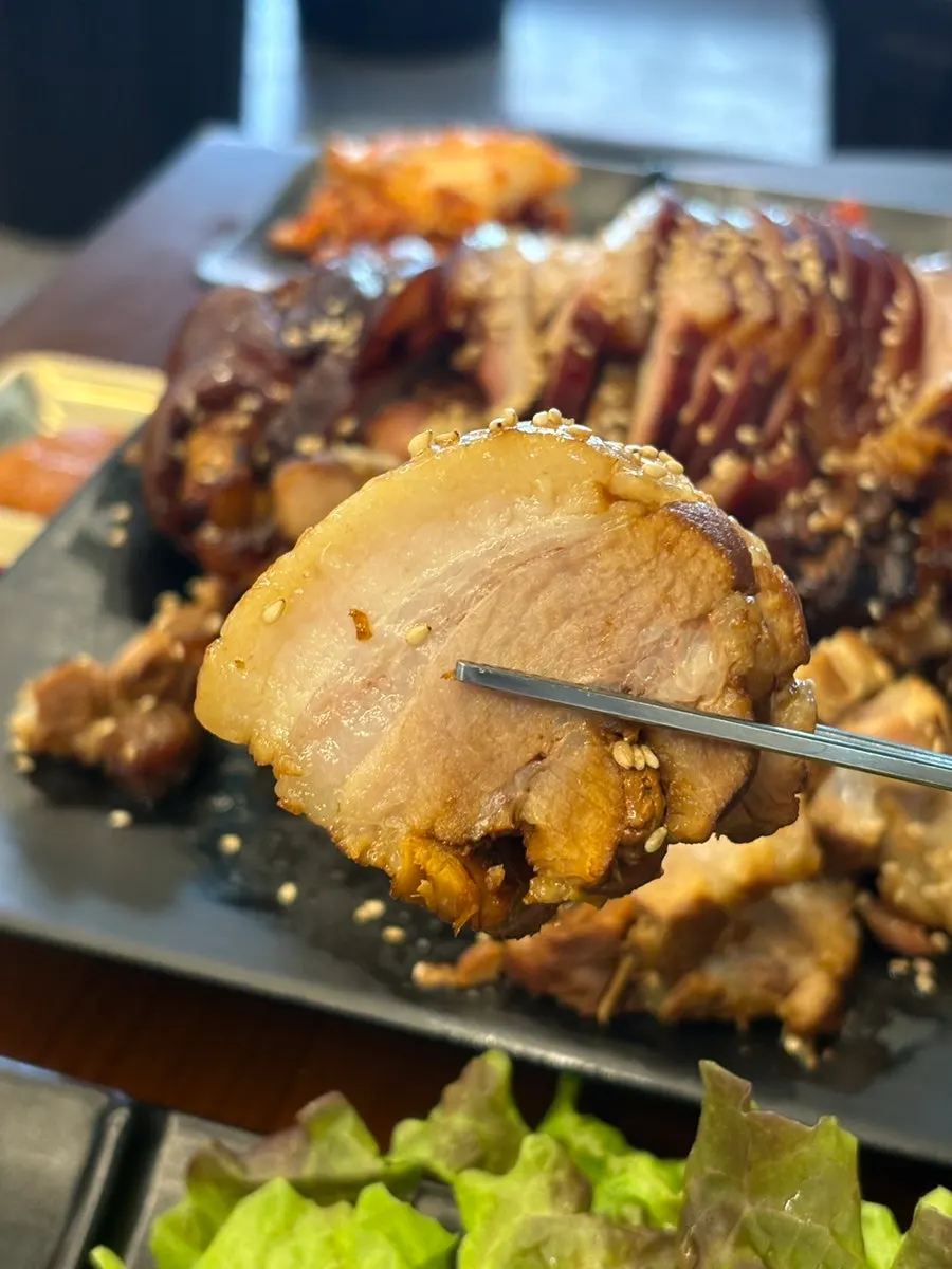 두툼하게 썰린 보쌈 고기