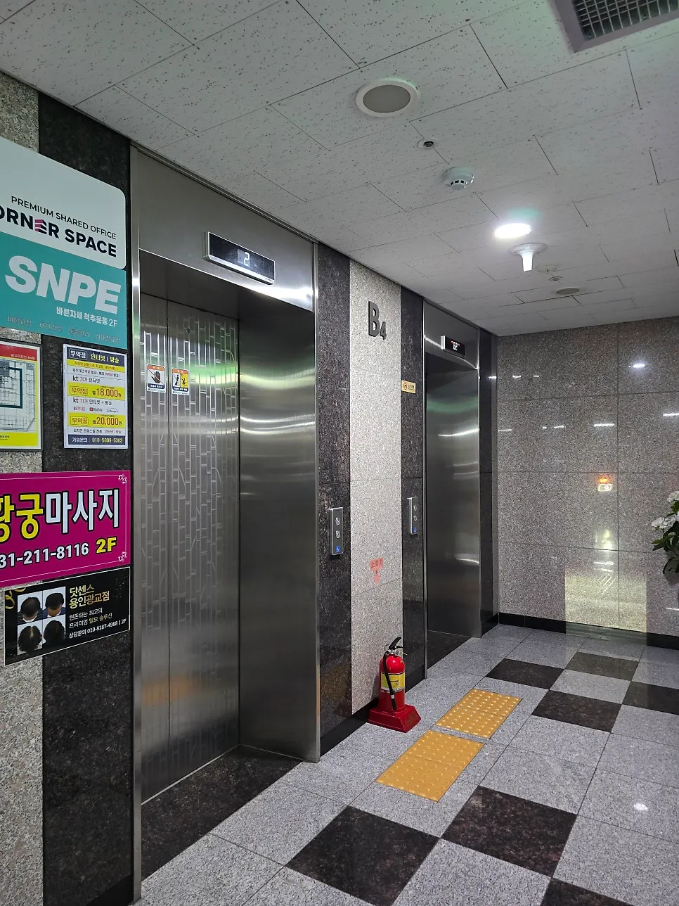 건물 지하 주차장에 주차한 모습