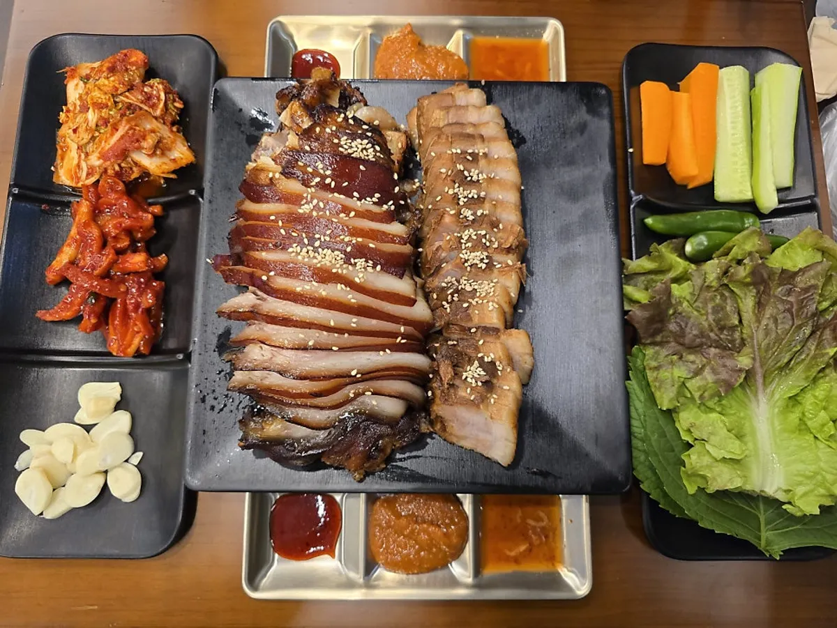 세트4 부드러운보쌈과 따뜻한 족발 한 상