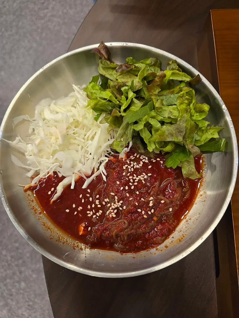 홀 이용 서비스로 나온 막국수