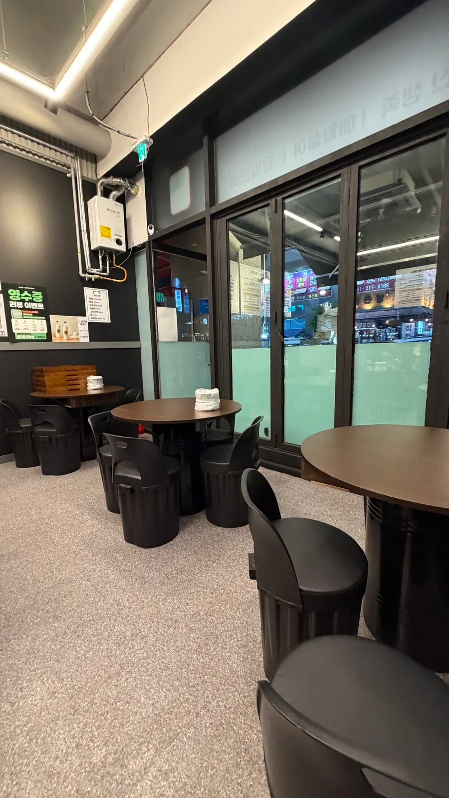 Tables inside Cheongdam Jokbal Gwanggyo Sanghyeon Branch