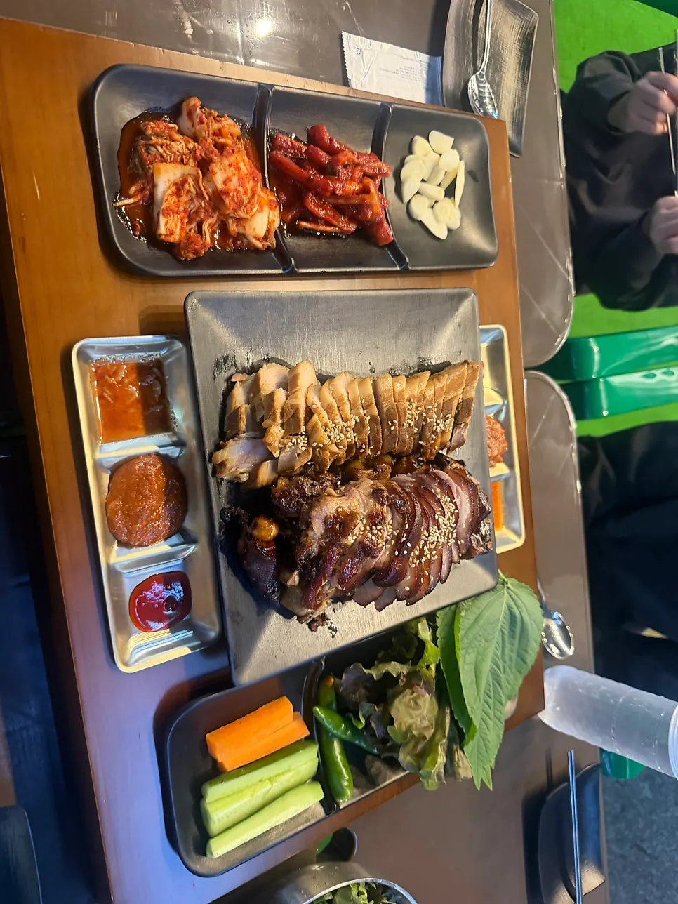 Jokbal paired with side dishes