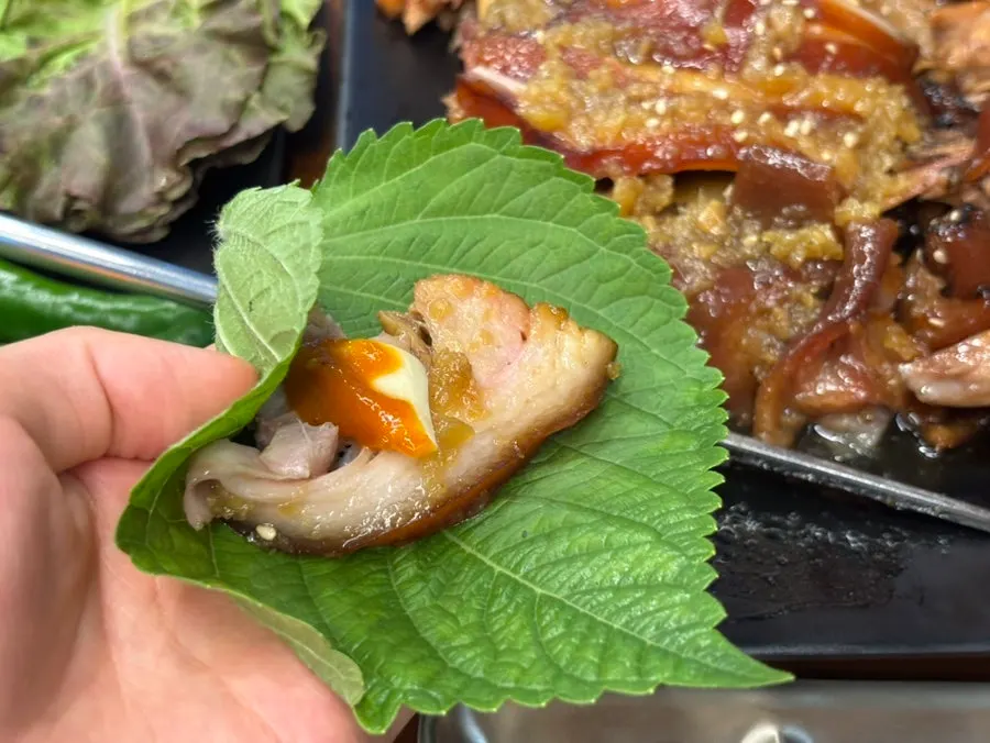 Perilla leaf wrap with honey garlic jokbal