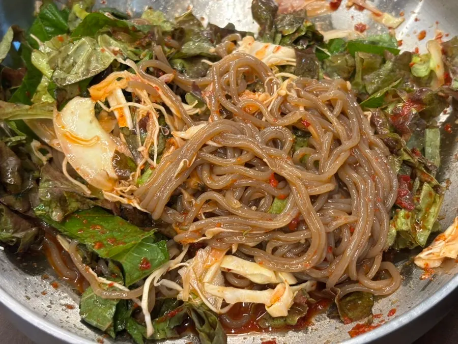 Tangy-sweet mixed makguksu noodles