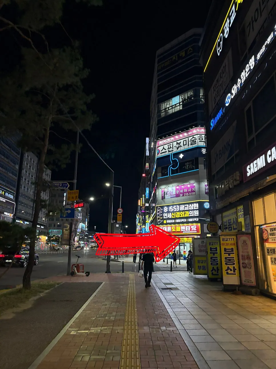 Entrance of Cheongdam Jokbal Gwanggyo Sanghyeon Branch near Sanghyeon Station