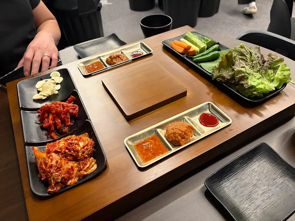 Evening drinking table spread at Cheongdam Jokbal Gwanggyo Sanghyeon Branch