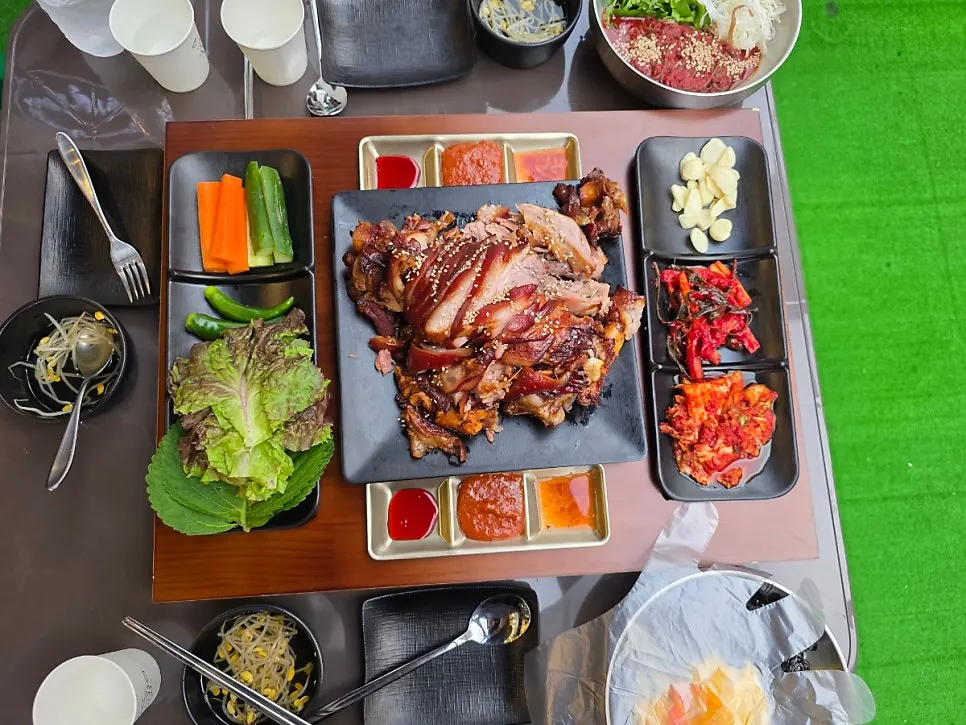 Kimchi, dried radish strips, and 3 sauces as basic side dishes