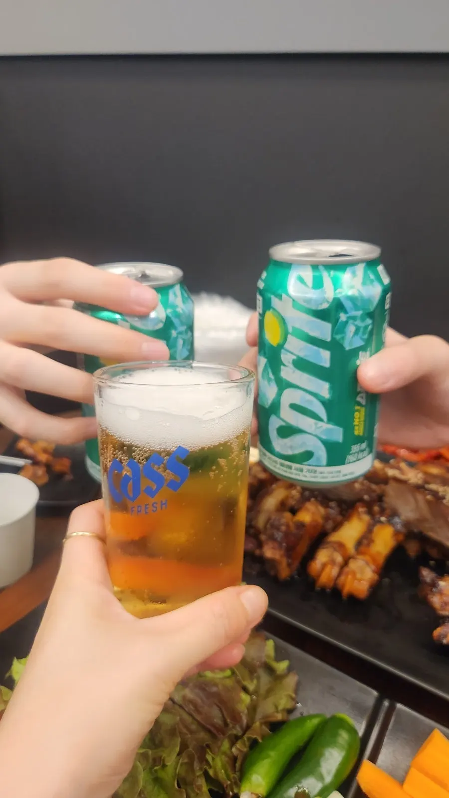 Beer and cider placed on the jokbal table