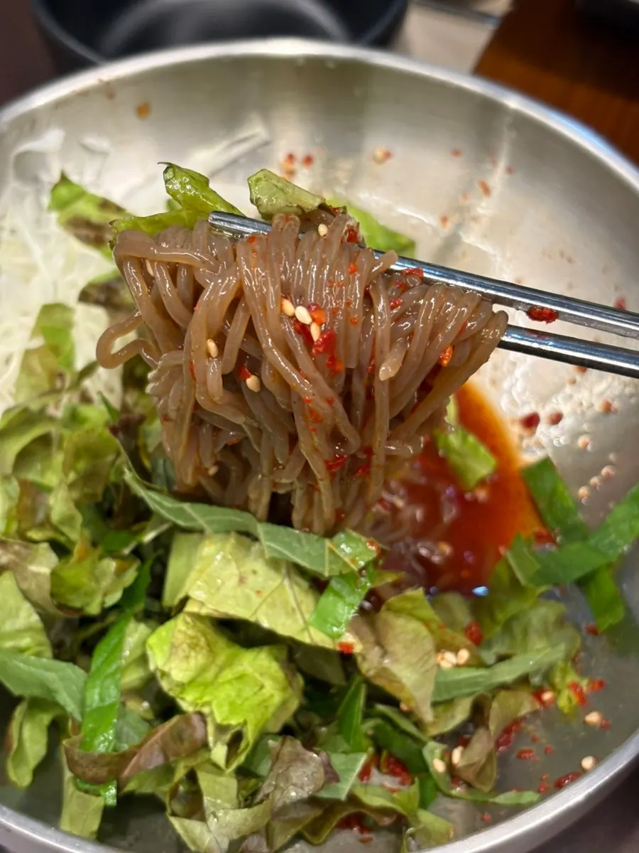 정갈하게 차려진 기본 반찬 세팅