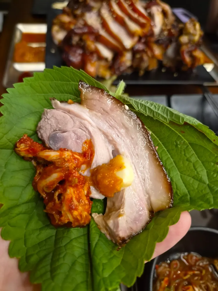 Free makguksu served with the jokbal order