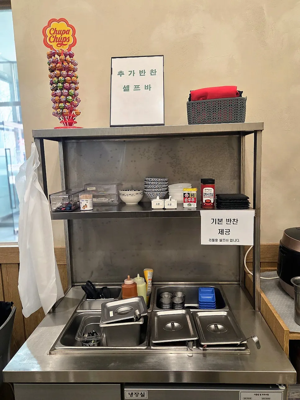 Basic side dishes served at Cheongdam Kkatsu