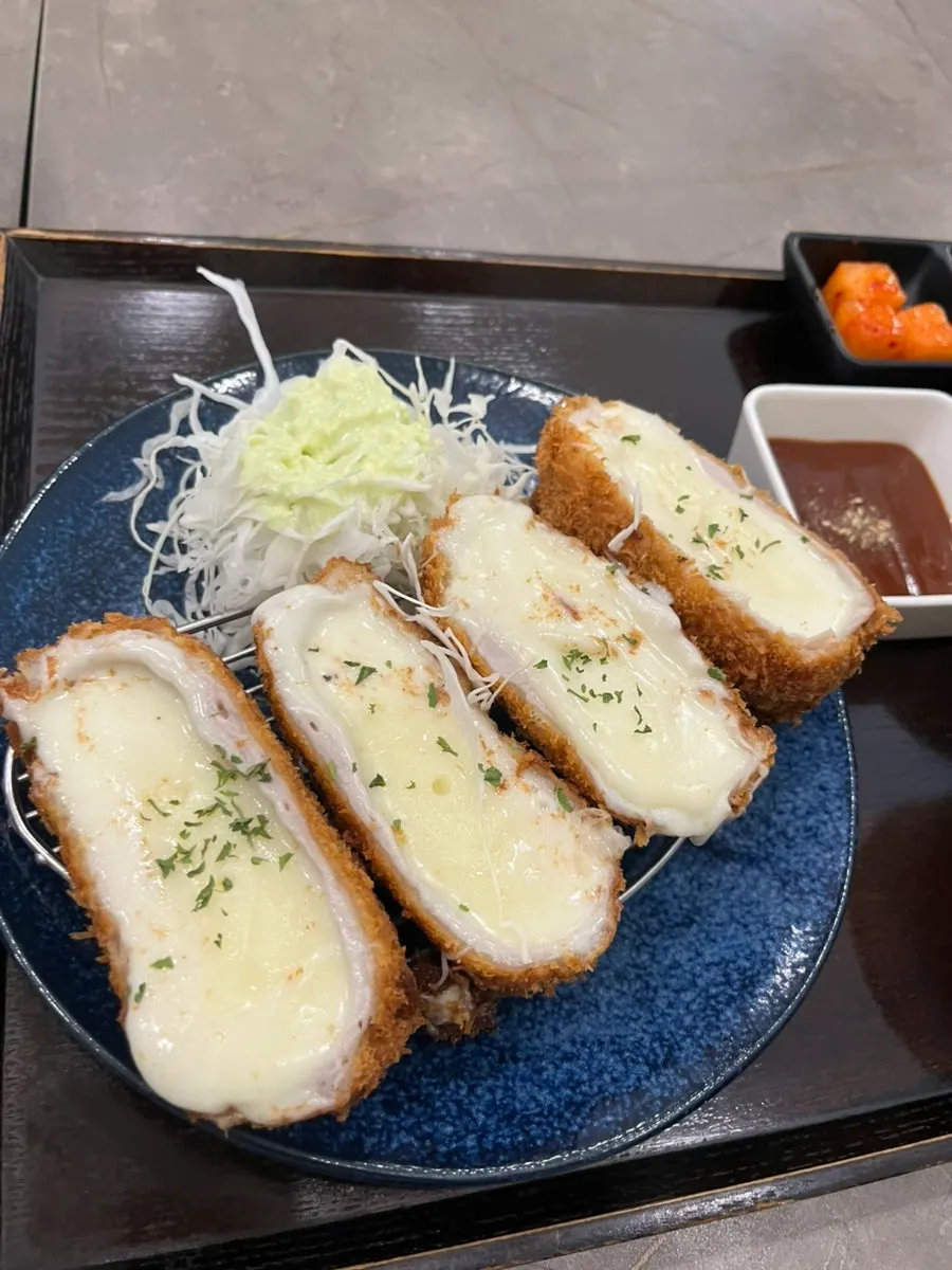 Large cheese cutlet at Cheongdam Kkatsu