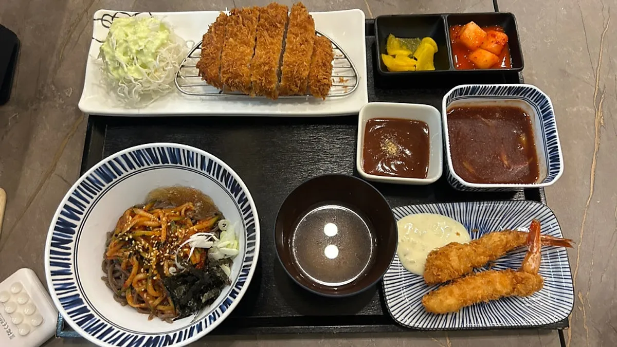 청담까츠 강남구청역점 미니 오이비빔 메밀 돈까츠세트 한 상