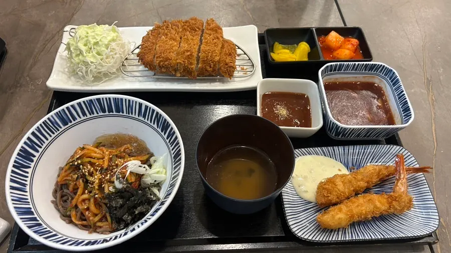 혼자 식사하기 좋은 청담까츠 강남구청역점 혼밥 자리