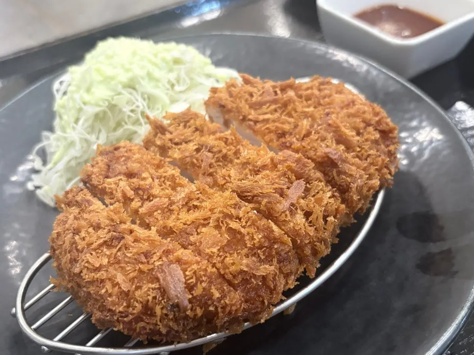 두툼한 등심 돈가스 단면