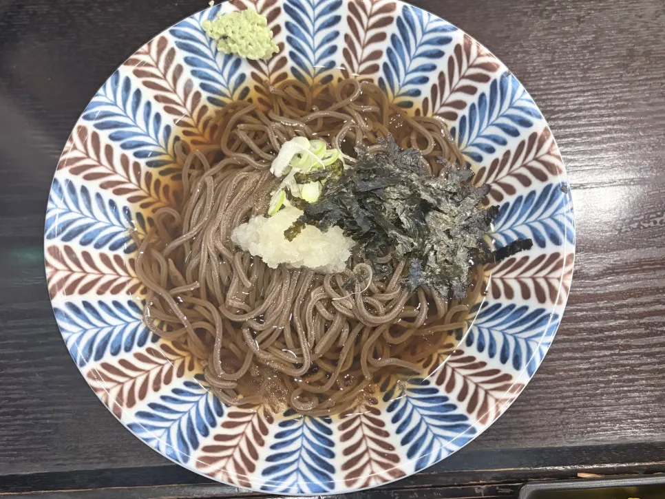 청담까츠 냉모밀 한 그릇