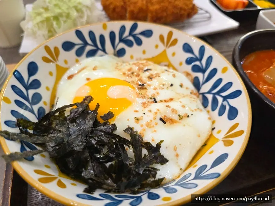 Soy-egg rice topped with a fried egg