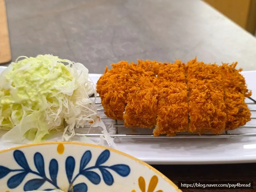 Pork cutlet fried to a moderate thickness at Cheongdam Kkatsu